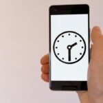 Como a IA identifica o timing perfeito para abordar leads frios