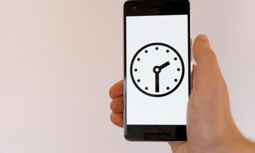 Como a IA identifica o timing perfeito para abordar leads frios
